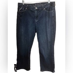 Gloria Vanderbilt all-around slimming effect capri jeans.